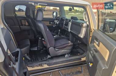 Внедорожник / Кроссовер Toyota FJ Cruiser 2014 в Карловке