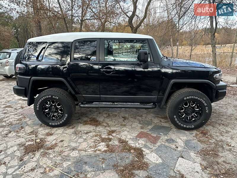 Внедорожник / Кроссовер Toyota FJ Cruiser 2010 в Киеве фото 6 Внедорожник / Кроссовер Toyota FJ Cruiser 2010 в Киеве