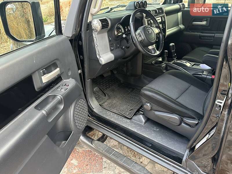 Внедорожник / Кроссовер Toyota FJ Cruiser 2010 в Киеве фото 14 Внедорожник / Кроссовер Toyota FJ Cruiser 2010 в Киеве