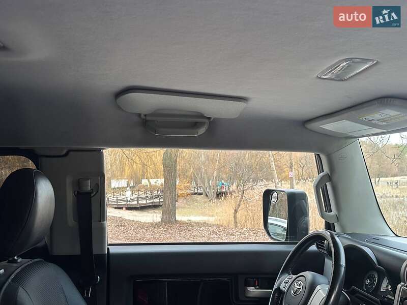 Внедорожник / Кроссовер Toyota FJ Cruiser 2010 в Киеве фото 26 Внедорожник / Кроссовер Toyota FJ Cruiser 2010 в Киеве