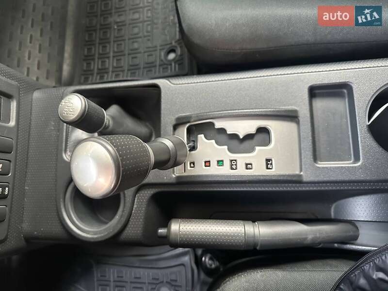 Внедорожник / Кроссовер Toyota FJ Cruiser 2010 в Киеве фото 33 Внедорожник / Кроссовер Toyota FJ Cruiser 2010 в Киеве