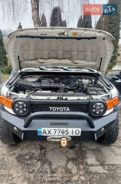 Позашляховик / Кросовер Toyota FJ Cruiser 2011 в Рівному