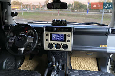 Внедорожник / Кроссовер Toyota FJ Cruiser 2010 в Смеле