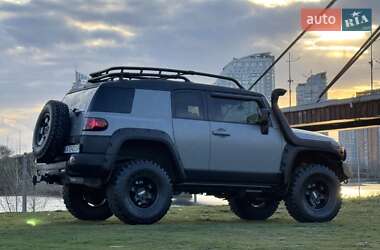 Внедорожник / Кроссовер Toyota FJ Cruiser 2008 в 