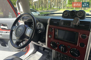 Внедорожник / Кроссовер Toyota FJ Cruiser 2008 в 