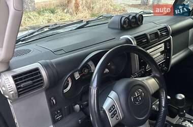 Позашляховик / Кросовер Toyota FJ Cruiser 2009 в 
