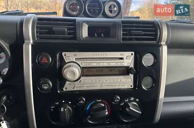 Позашляховик / Кросовер Toyota FJ Cruiser 2009 в 