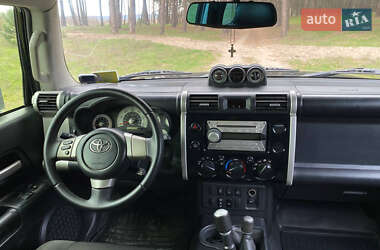 Внедорожник / Кроссовер Toyota FJ Cruiser 2006 в 