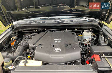Внедорожник / Кроссовер Toyota FJ Cruiser 2006 в 
