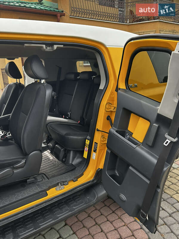 Позашляховик / Кросовер Toyota FJ Cruiser 2014 в Тячеві