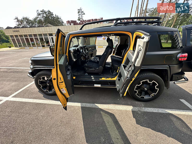 Внедорожник / Кроссовер Toyota FJ Cruiser 2008 в Ирпене