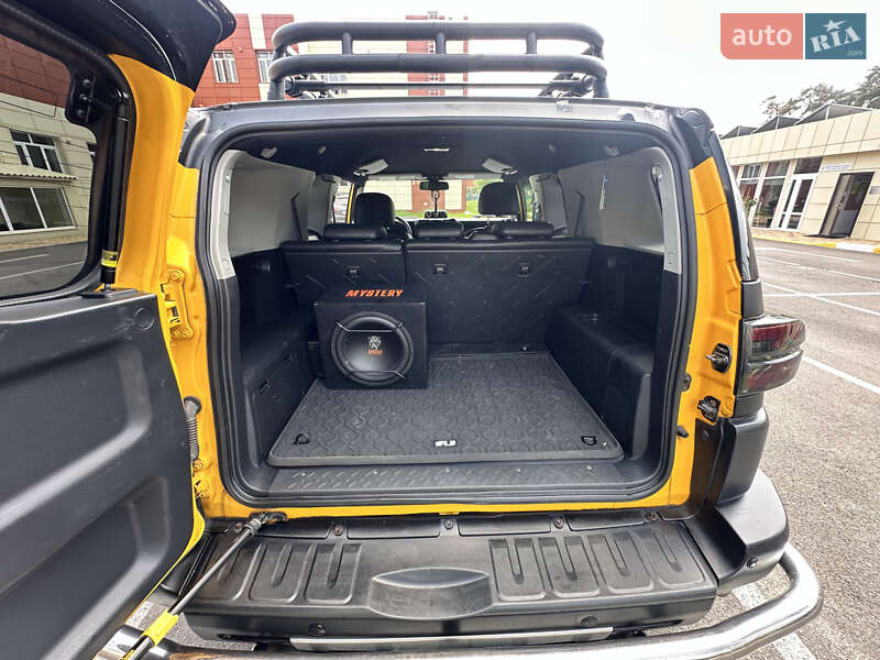 Внедорожник / Кроссовер Toyota FJ Cruiser 2008 в Ирпене