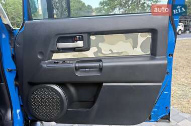 Внедорожник / Кроссовер Toyota FJ Cruiser 2006 в 