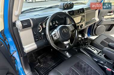 Внедорожник / Кроссовер Toyota FJ Cruiser 2006 в 