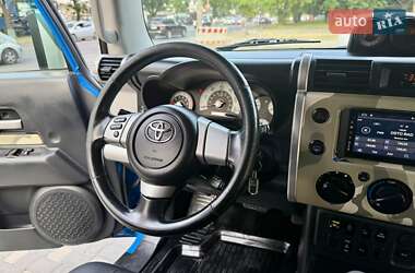 Внедорожник / Кроссовер Toyota FJ Cruiser 2006 в 