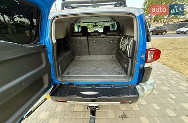 Внедорожник / Кроссовер Toyota FJ Cruiser 2006 в 