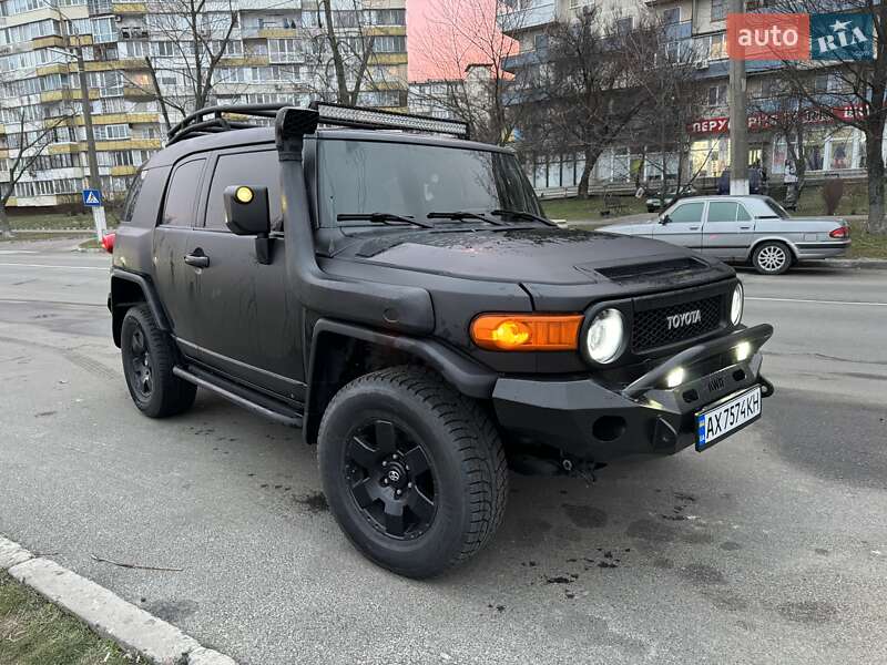 Позашляховик / Кросовер Toyota FJ Cruiser 2007 в Обухові