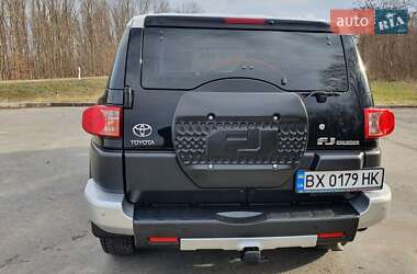 Внедорожник / Кроссовер Toyota FJ Cruiser 2021 в 