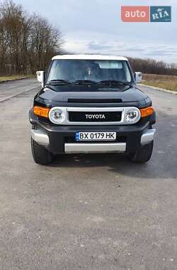 Внедорожник / Кроссовер Toyota FJ Cruiser 2021 в 