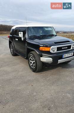 Внедорожник / Кроссовер Toyota FJ Cruiser 2021 в 