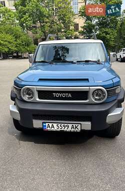 Внедорожник / Кроссовер Toyota FJ Cruiser 2013 в Киеве