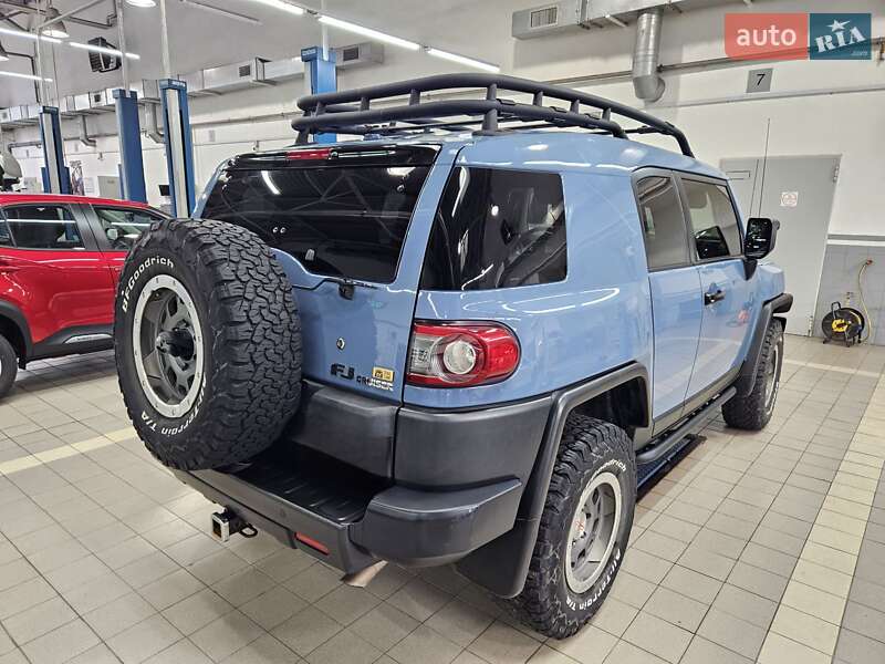 Позашляховик / Кросовер Toyota FJ Cruiser 2014 в Дніпрі
