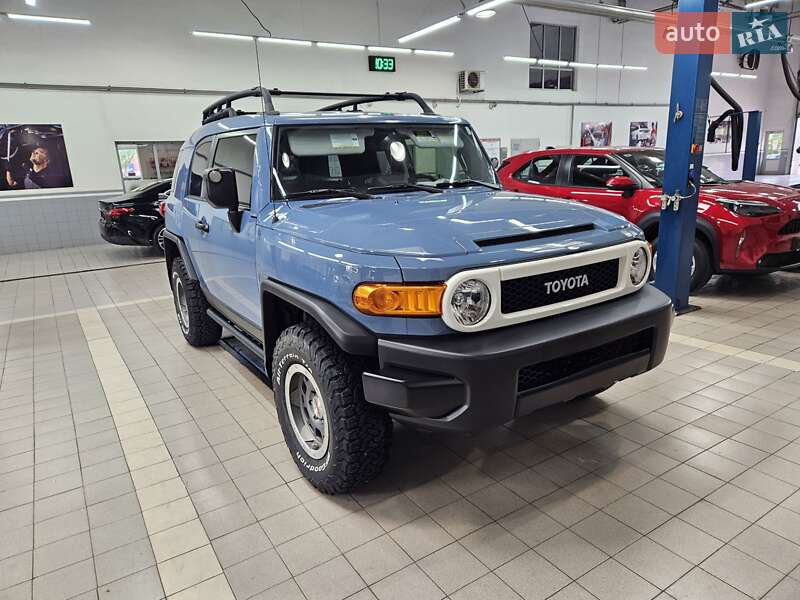 Позашляховик / Кросовер Toyota FJ Cruiser 2014 в Дніпрі