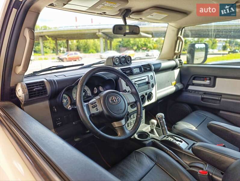Внедорожник / Кроссовер Toyota FJ Cruiser 2008 в Киеве фото 11 Внедорожник / Кроссовер Toyota FJ Cruiser 2008 в Киеве