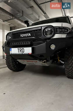 Внедорожник / Кроссовер Toyota FJ Cruiser 2011 в Киеве