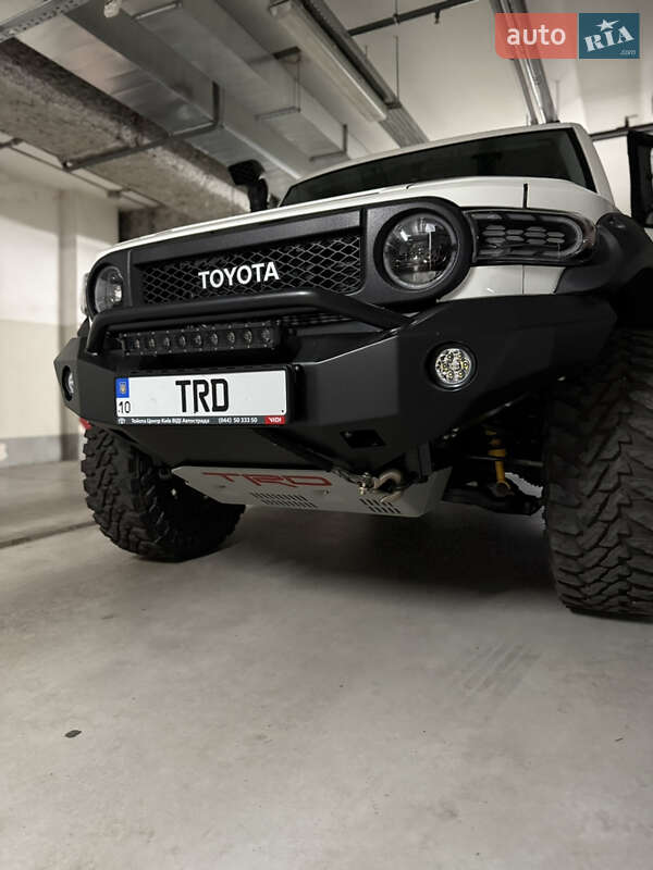 Toyota FJ Cruiser 2011