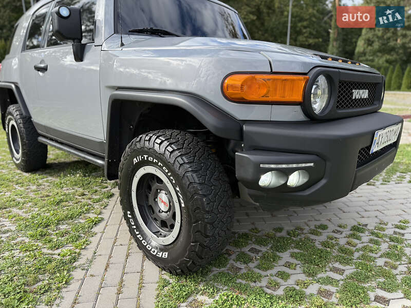 Позашляховик / Кросовер Toyota FJ Cruiser 2012 в Києві фото 7 Позашляховик / Кросовер Toyota FJ Cruiser 2012 в Києві