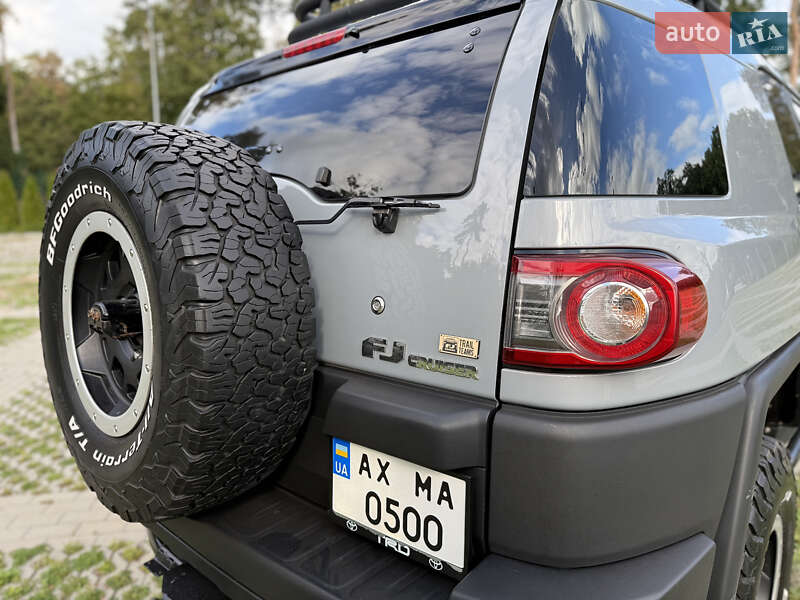 Позашляховик / Кросовер Toyota FJ Cruiser 2012 в Києві фото 24 Позашляховик / Кросовер Toyota FJ Cruiser 2012 в Києві