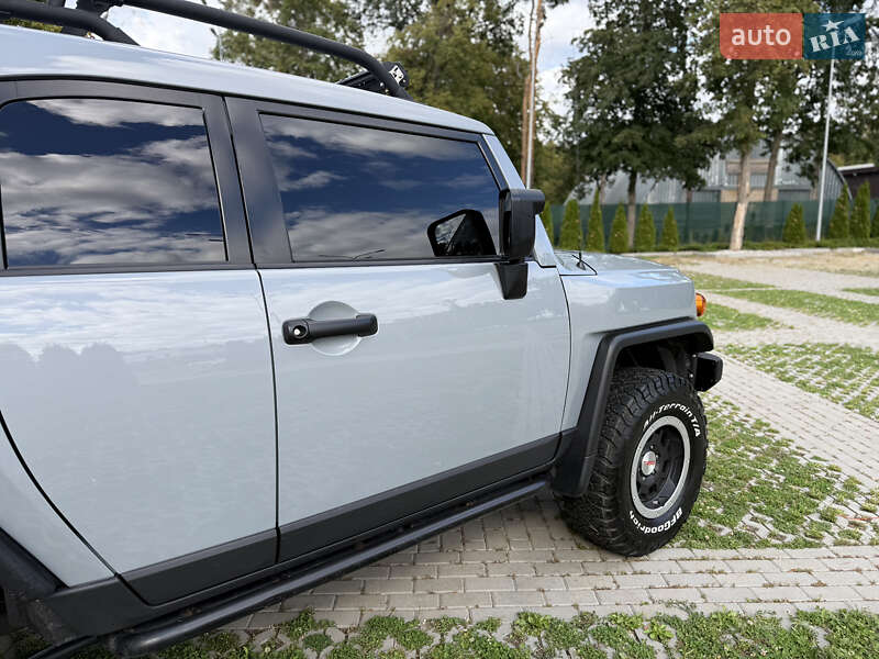 Позашляховик / Кросовер Toyota FJ Cruiser 2012 в Києві фото 26 Позашляховик / Кросовер Toyota FJ Cruiser 2012 в Києві
