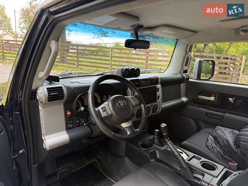 Внедорожник / Кроссовер Toyota FJ Cruiser 2008 в Киеве фото 15 Внедорожник / Кроссовер Toyota FJ Cruiser 2008 в Киеве