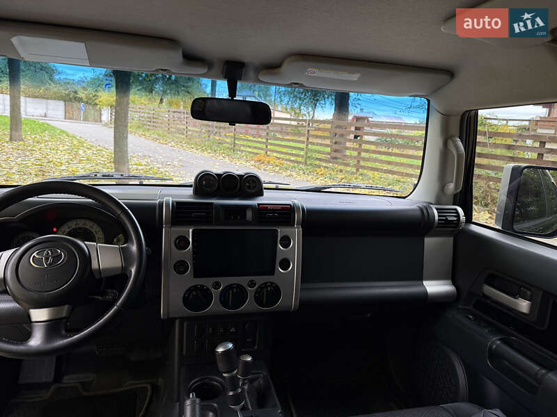 Внедорожник / Кроссовер Toyota FJ Cruiser 2008 в Киеве фото 18 Внедорожник / Кроссовер Toyota FJ Cruiser 2008 в Киеве