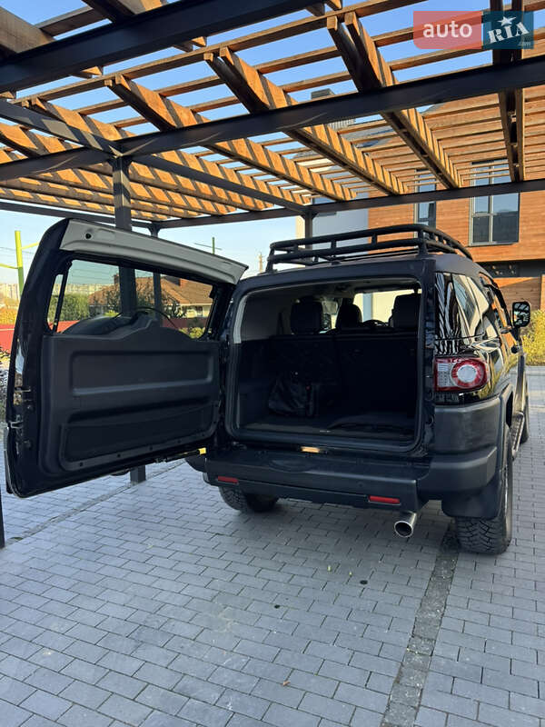 Позашляховик / Кросовер Toyota FJ Cruiser 2011 в Хмельницькому