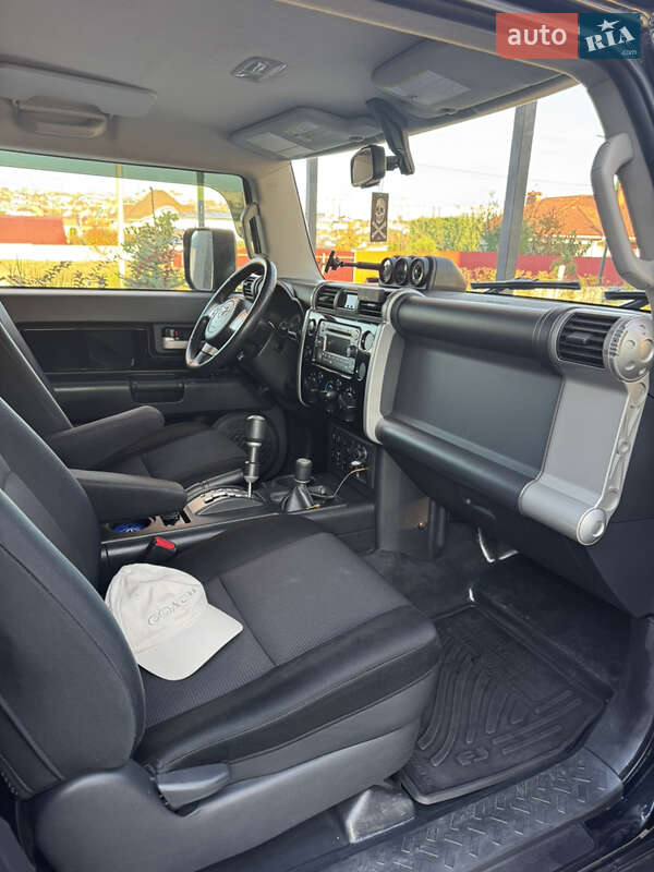 Позашляховик / Кросовер Toyota FJ Cruiser 2011 в Хмельницькому