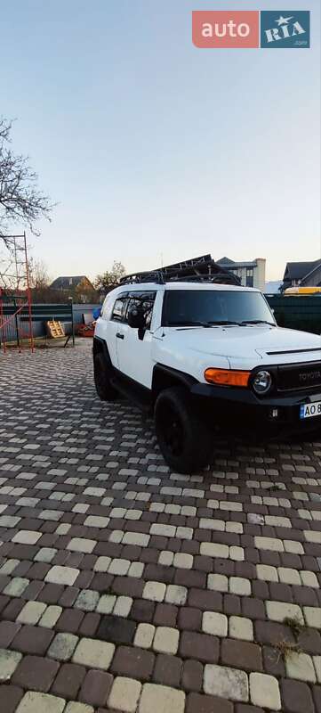 Внедорожник / Кроссовер Toyota FJ Cruiser 2014 в Тячеве