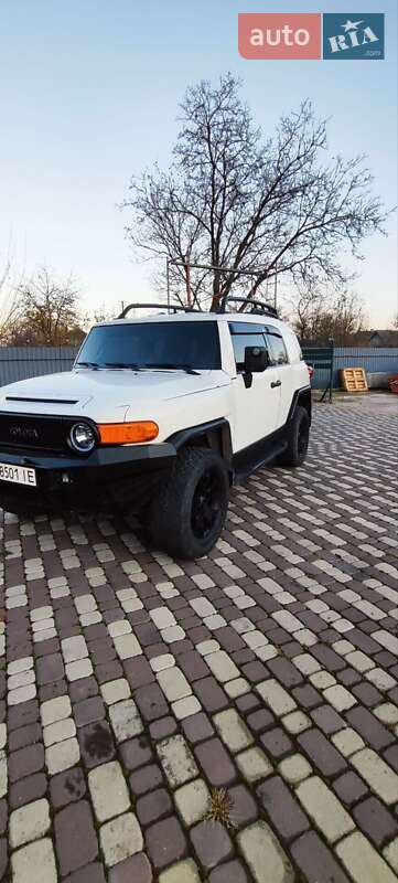 Внедорожник / Кроссовер Toyota FJ Cruiser 2014 в Тячеве