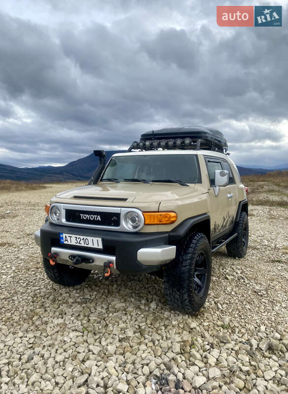 Позашляховик / Кросовер Toyota FJ Cruiser 2012 в Івано-Франківську