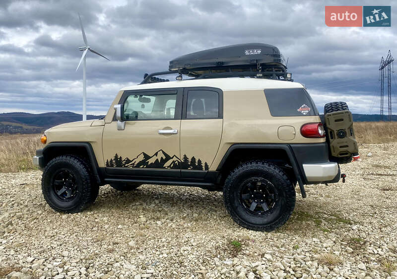 Позашляховик / Кросовер Toyota FJ Cruiser 2012 в Івано-Франківську