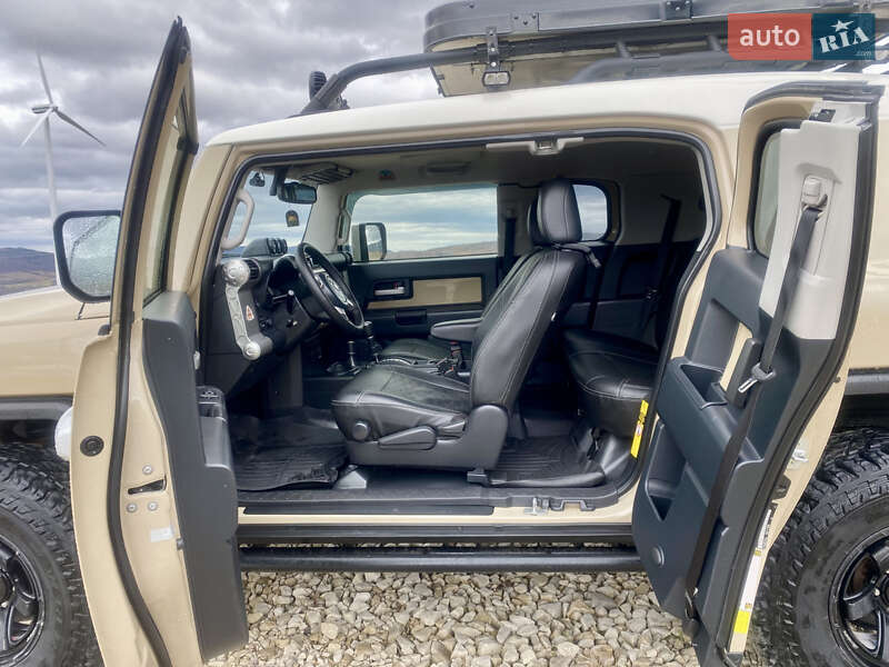 Позашляховик / Кросовер Toyota FJ Cruiser 2012 в Івано-Франківську