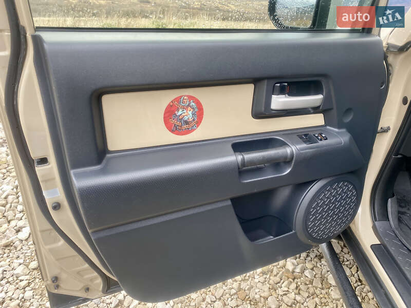 Позашляховик / Кросовер Toyota FJ Cruiser 2012 в Івано-Франківську