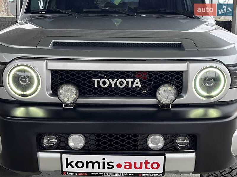 Позашляховик / Кросовер Toyota FJ Cruiser 2006 в Вінниці
