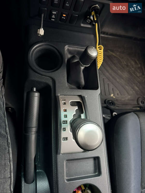 Внедорожник / Кроссовер Toyota FJ Cruiser 2014 в Обухове