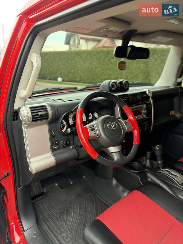 Позашляховик / Кросовер Toyota FJ Cruiser 2012 в Мукачевому фото 43 Позашляховик / Кросовер Toyota FJ Cruiser 2012 в Мукачевому