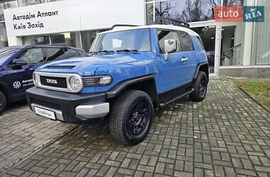 Позашляховик / Кросовер Toyota FJ Cruiser 2013 в Києві