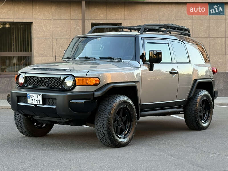 Внедорожник / Кроссовер Toyota FJ Cruiser 2012 в Одессе фото 8 Внедорожник / Кроссовер Toyota FJ Cruiser 2012 в Одессе