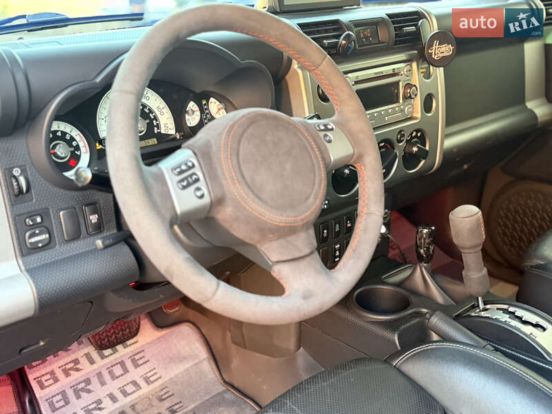 Внедорожник / Кроссовер Toyota FJ Cruiser 2012 в Одессе фото 18 Внедорожник / Кроссовер Toyota FJ Cruiser 2012 в Одессе