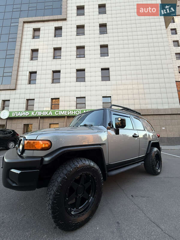 Внедорожник / Кроссовер Toyota FJ Cruiser 2012 в Одессе фото 27 Внедорожник / Кроссовер Toyota FJ Cruiser 2012 в Одессе